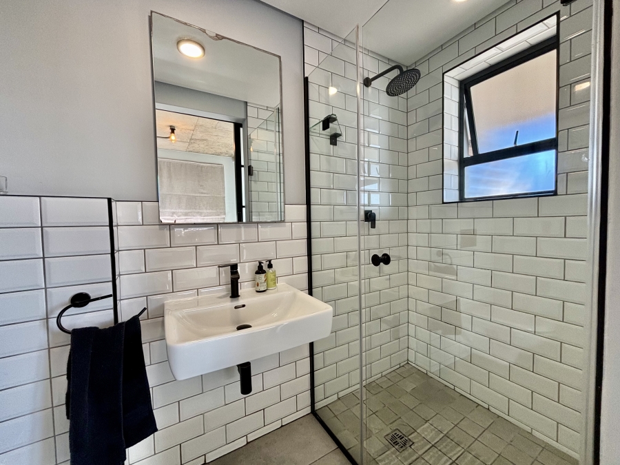 1 Bedroom Property for Sale in Bloubergstrand Western Cape